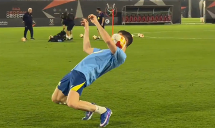 Robert Lewandowski i jego TECHNIKA na treningu Barcelony O.o [VIDEO]